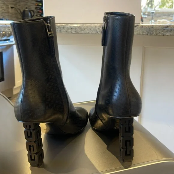 NIB GIVENCHY G CUBE BLACK ANKLE BOOTS. 39 - Picture 7 of 11
